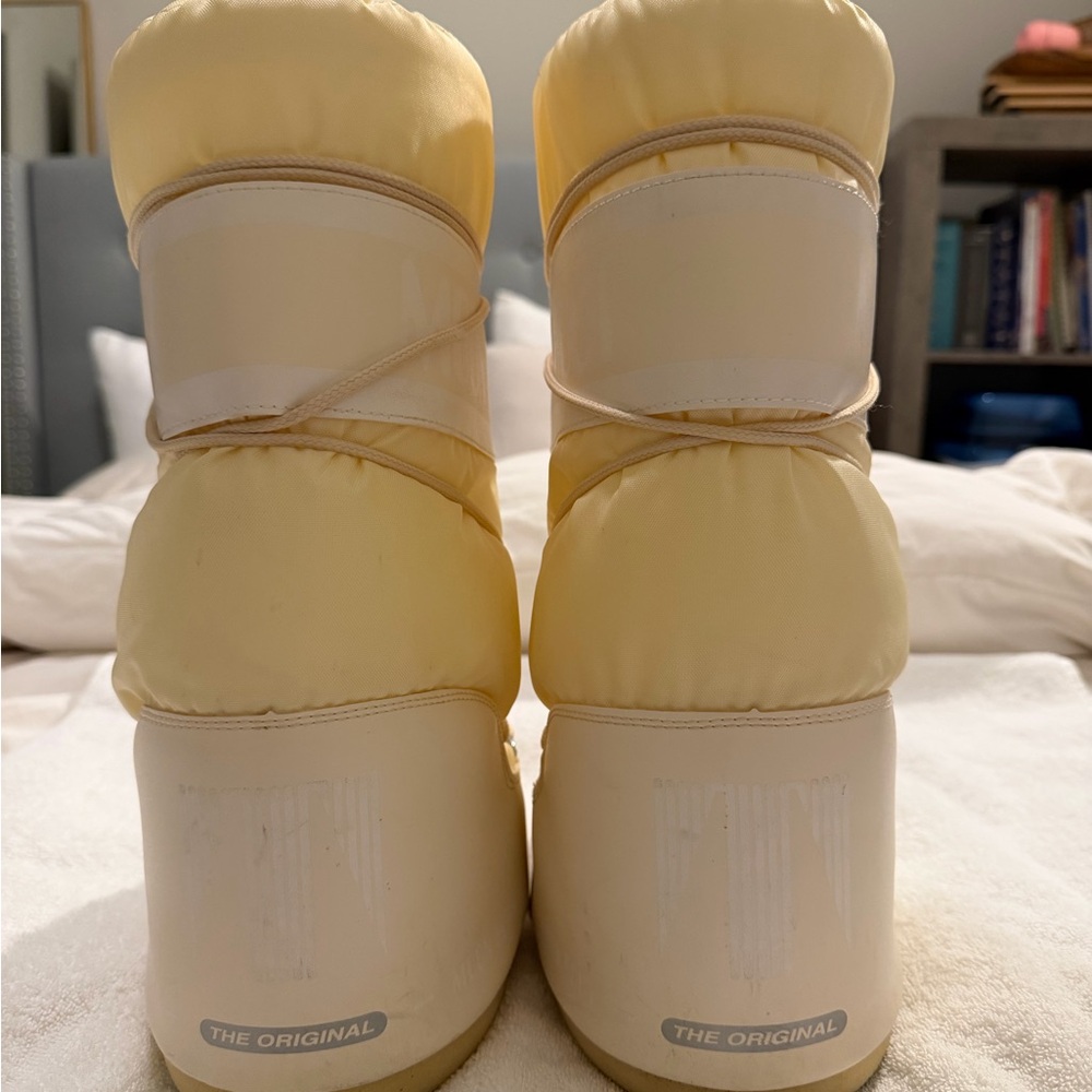 Moon Boot Women's Beige and Cream Winter Boots - Picture 6 of 8